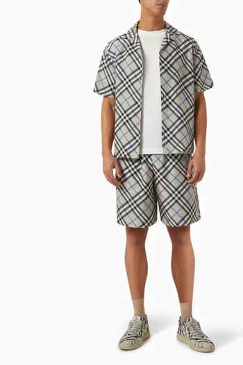 تي شيرت بشعار الفروسية قطن