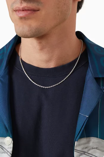 قلادة بسلسلة بتصميم حبل فضة إسترلينية مطلية بالروديوم