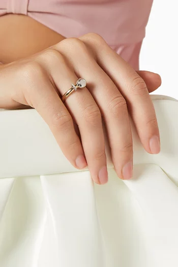 Piercing Diamond Ring in 14kt Gold