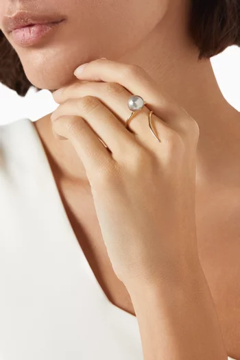 Akila Pearl Twirl Ring in 18kt Gold