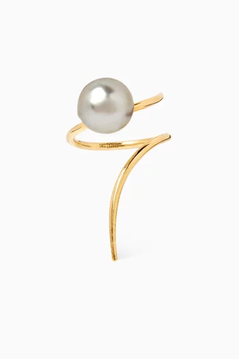 Akila Pearl Twirl Ring in 18kt Gold