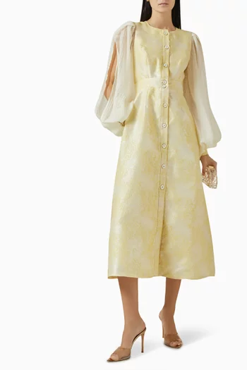 فستان متوسط الطول بأكمام مقسومة بطيّات