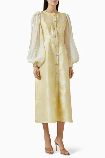 فستان متوسط الطول بأكمام مقسومة بطيّات