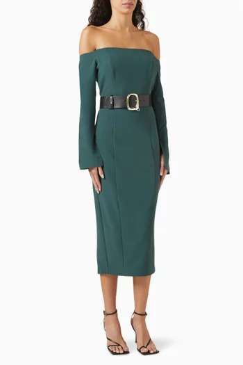 فستان بأكتاف مكشوفة وحزام