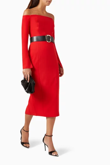 فستان بأكتاف مكشوفة وحزام