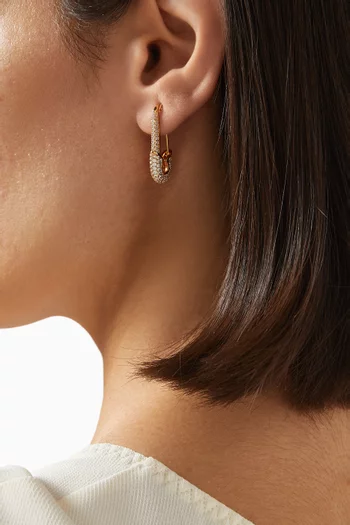 أقراط سيفتي فيرست نحاس مطلي ذهب لوف ايه جيه × اتلاتنا