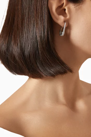 أقراط سيفتي فيرست نحاس مطلي فضة لوف ايه جيه × اتلاتنا