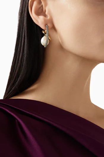 أقراط دائرية ويفرلي مرصعة بأحجار بافيه نحاس مطلي فضة وذهب عيار 12