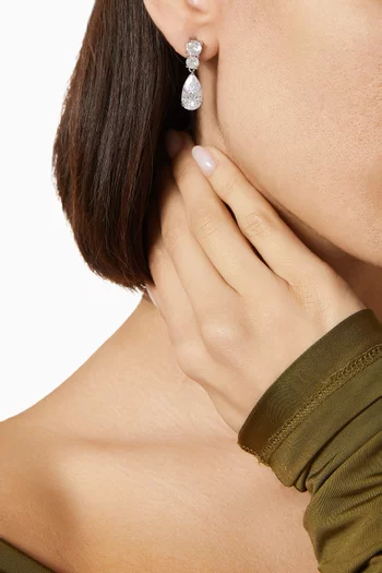 أقراط متدلية مرصعة بأحجار زركونيا مستديرة وبتصميم كمثرى نحاس مطلي روديوم