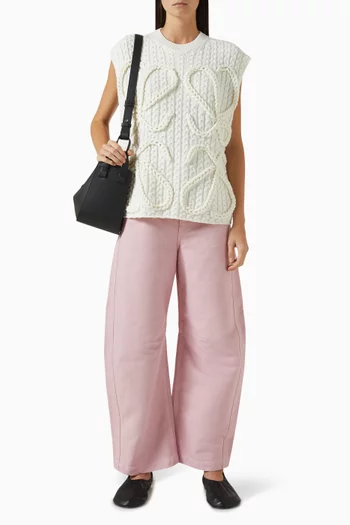 فيست منسوج بشعار الماركة موهير