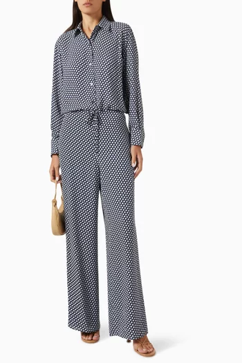 قميص بقصة بويفريند ونقشة هندسية