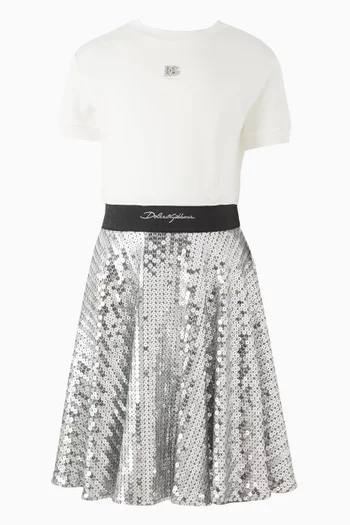 تنورة متوسطة الطول مطرزة بالترتر