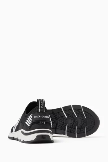 سنيكرز سهل الارتداء بشعار الماركة