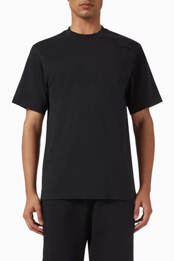 تي شيرت بشعار الفروسية قطن