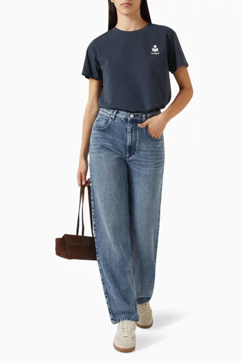 تي شيرت آبي بشعار الماركة قطن