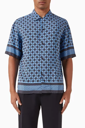 قميص بنقشة علامة زائد بشعار الماركة فيسكوز