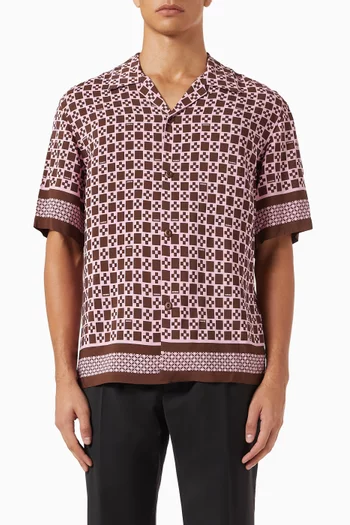 قميص بنقشة علامة زائد بشعار الماركة فيسكوز