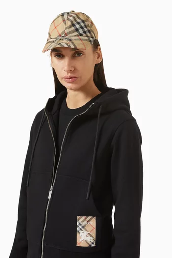 كاب بشعار الفروسية ونقشة المربعات قطن