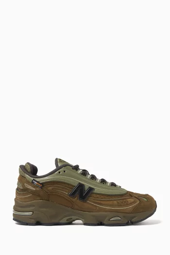 1000 Low-top Sneakers in Suede