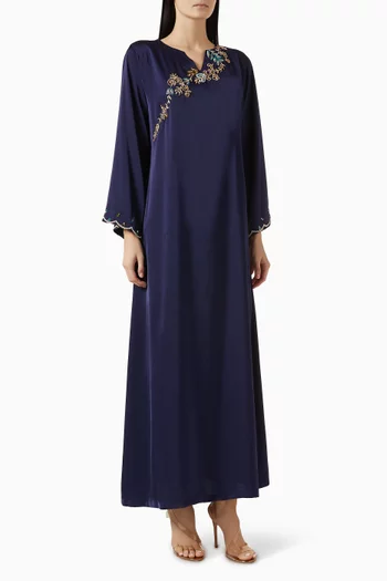 قفطان مزين بتطريزات كريب