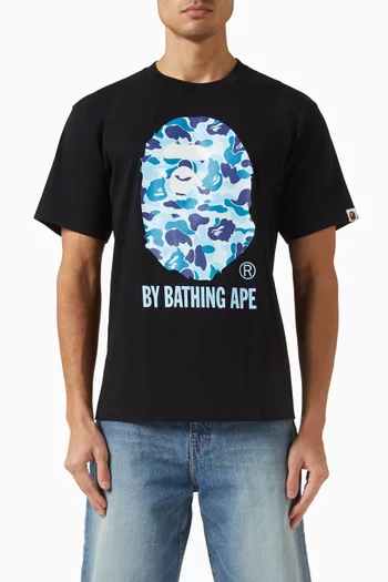 تي شيرت بطبعة by Bathing Ape‏ ونقشة مموهة قطن