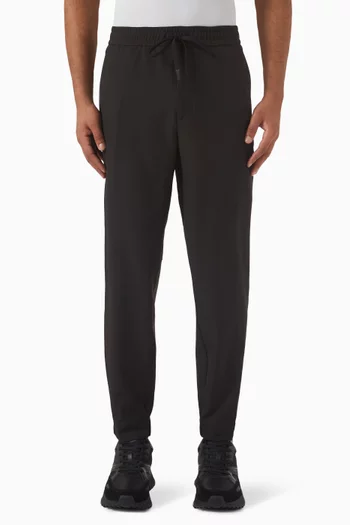 بنطال فليكس بقصة تضيق باتجاه الحافة