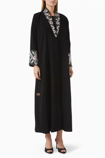 عباية مطرزة بالخيوط كريب