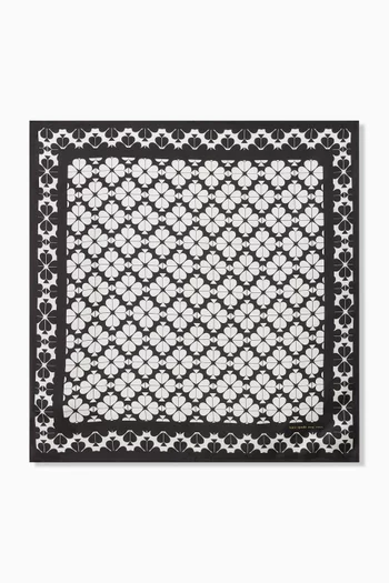 باندانا بنقشة زهور وقلوب بالشكل البستوني