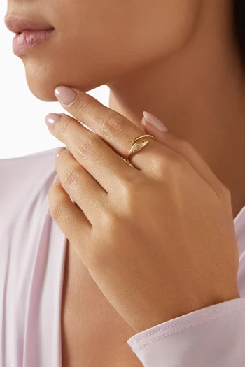 Huwaita Diamond Ring in 18kt Yellow Gold