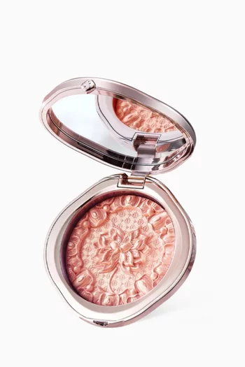 02 Amber Glow Twin-Lotus Relief Luminous Glow Highlighter, 7g