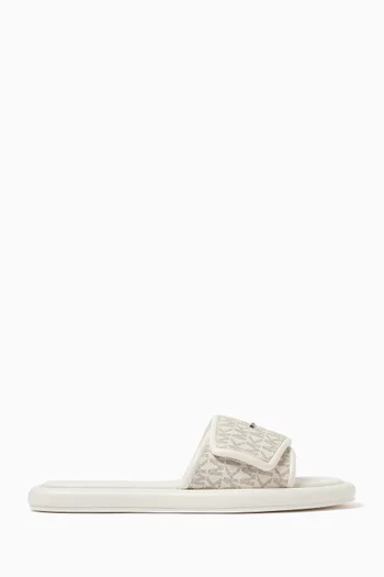 Suki Flat Slides in Logo-canvas