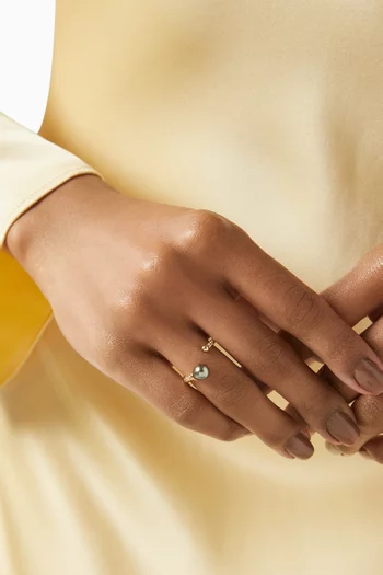 Akila Twisted Pearl Ring in 18kt Gold