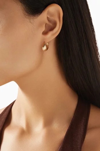 Side Swerve Huggie Earrings in 10kt Yellow Gold