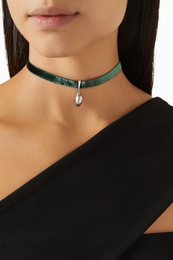 Wan Design Pearl Pendant Velvet Choker in Silver