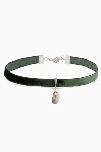 Wan Design Pearl Pendant Velvet Choker in Silver