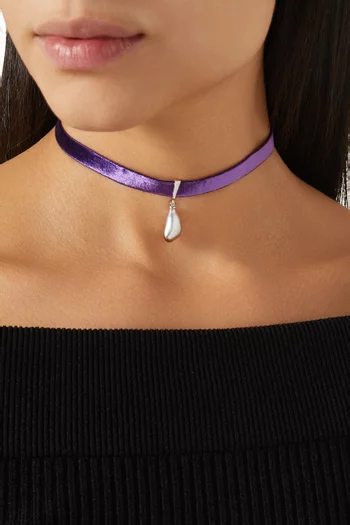 Wan Design Pearl Pendant Velvet Choker