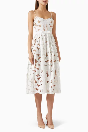 فستان متوسط الطول مزين بتطريزات بشكل عقد مزيج كتان