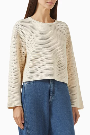 سترة بأكمام طويلة وشعار الماركة