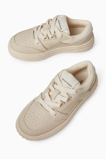 سنيكرز بإضافات من قماش شبكي جلد