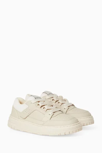 سنيكرز بإضافات من قماش شبكي جلد