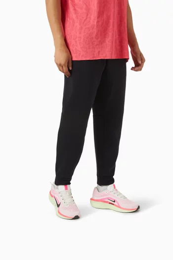 Winflo 11 Sneakers in Mesh