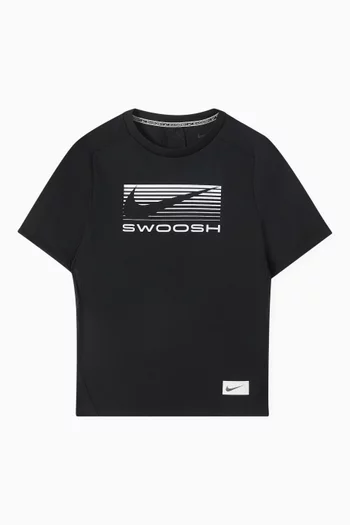 تي شيرت بشعار الماركة وتقنية Dri-Fit