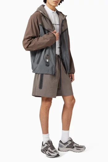 جاكيت ويندرانر معالج بتصميم مقسم بألوان نايلون