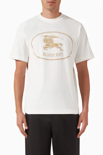 تي شيرت مزين بشعار الفروسية قطن