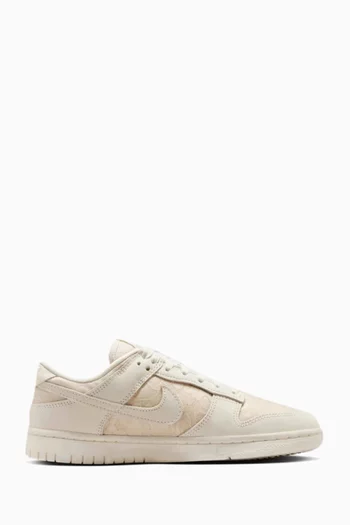 Dunk Low SE Sneakers in Leather