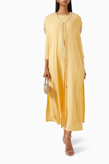 طقم متناسق مزين بتطريزات كريب مطاطي