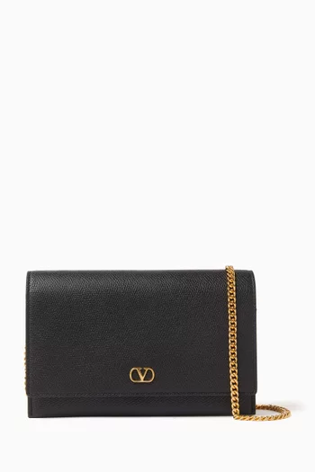 VLogo Signature Chain Wallet in Grainy Calfskin