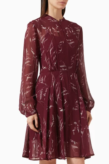 فستان متوسط الطول بنقشة أوراق شجر شيفون