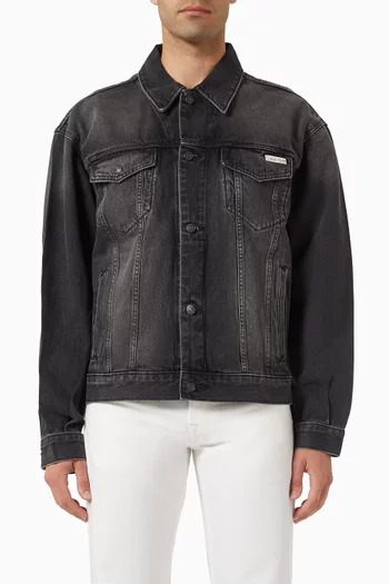 جاكيت بتصميم مستوحى من التسعينيات دينم