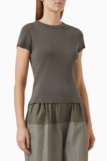 تي شيرت بقصة ضيقة قليلاً قطن عضوي